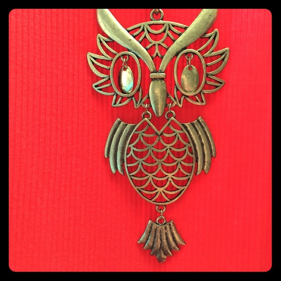 ON HOLD Adorable Brass Tone Owl Necklace - Picture 6 of 9